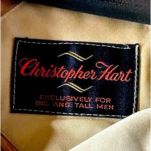 Men’s double breasted trenchcoat with removable lining. Size 46 tall.